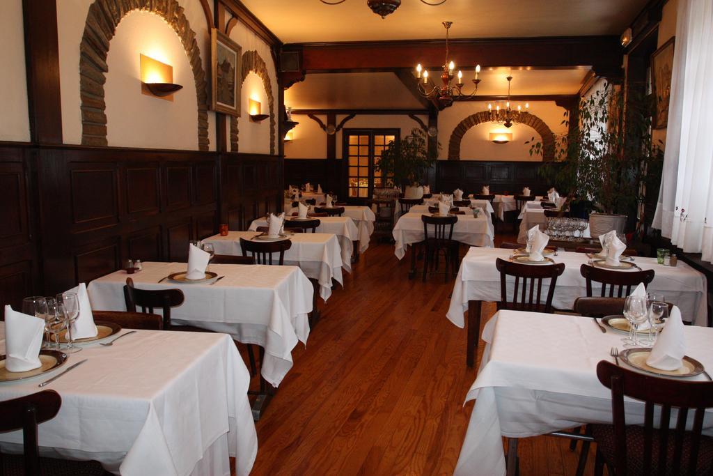 Logis Hotel Restaurant Des Voyageurs Pont-de-Salars Zimmer foto
