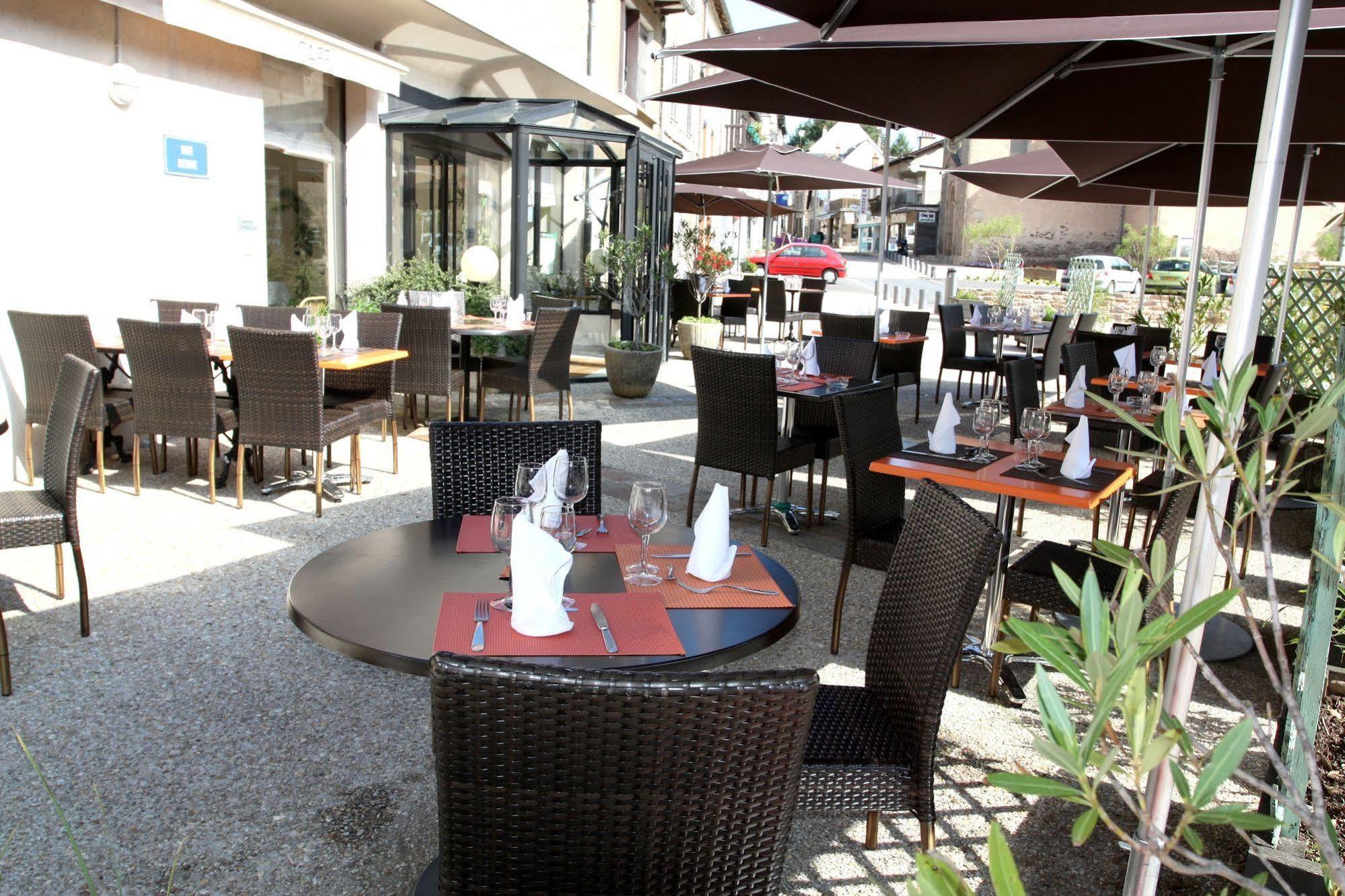 Logis Hotel Restaurant Des Voyageurs Pont-de-Salars Exterior foto
