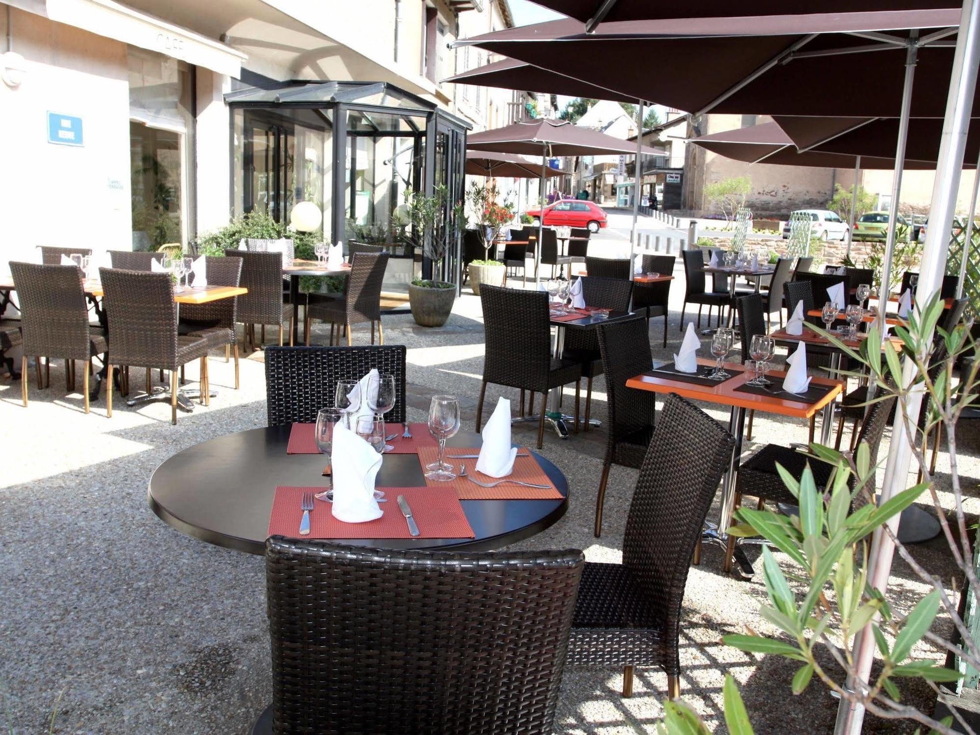 Logis Hotel Restaurant Des Voyageurs Pont-de-Salars Exterior foto